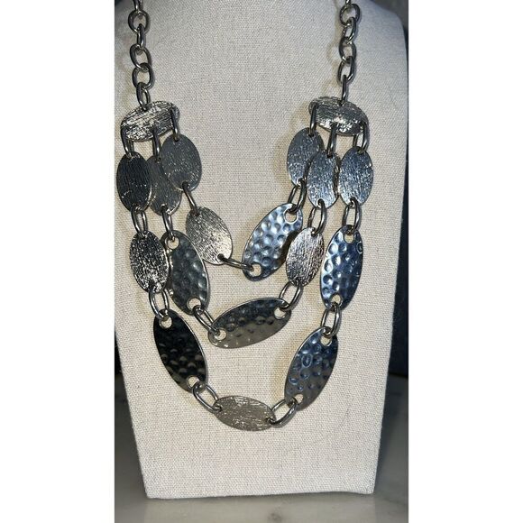 Necklace bib layered oval metal hammered 3 layers silver tone EUC 11” - Picture 4 of 4